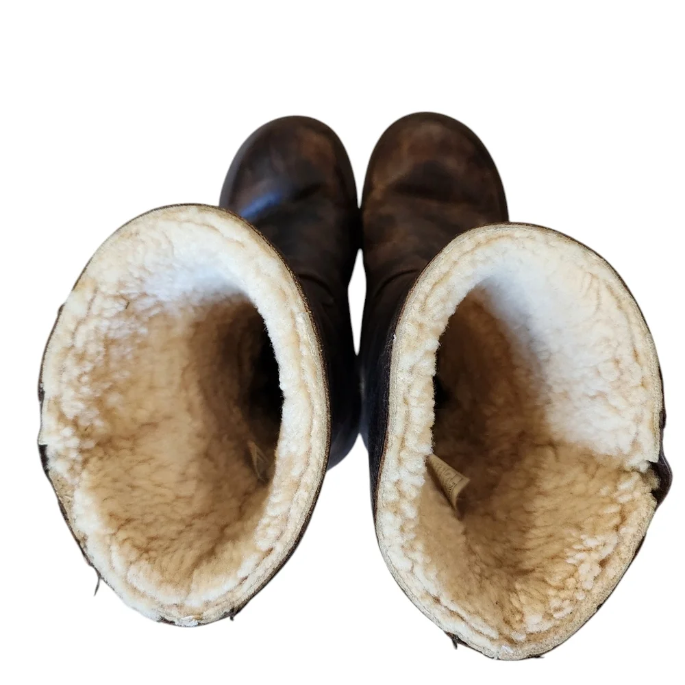 UGG Kensington Toast Brown Leather Boots, waterproof, sheepskin lining, size 8
